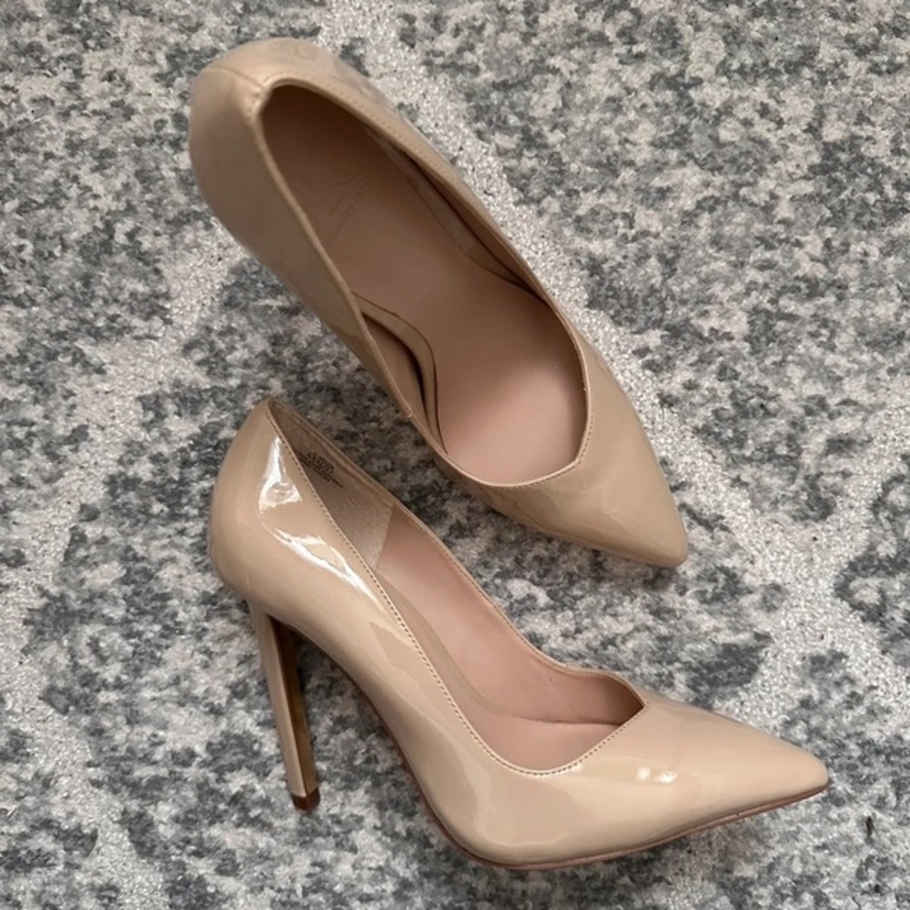 Jennifer Lopez Beige Patent Heels